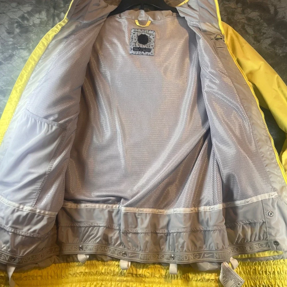 Nike Snowboarding Jacket Womens Large Yellow Hooded Full Zip Ski Coat 336773-774